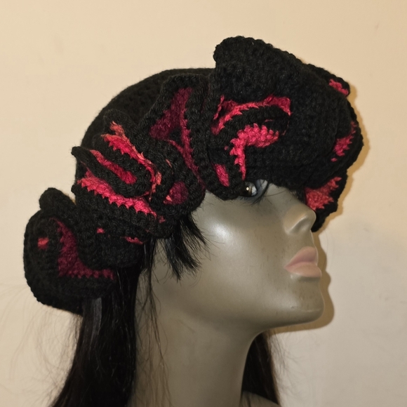 Crochet ruffle hat - Picture 2 of 6